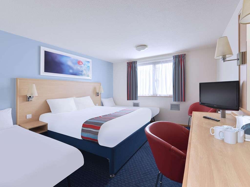 Travelodge Liverpool Docks Room photo